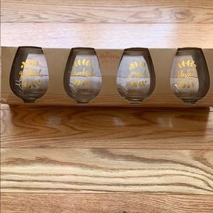 4 stemless holiday wine glasses